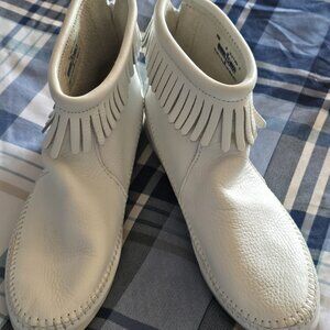 Minnetonka Back Zip Hardsole Boot